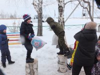 бой мешками стоя на чурках